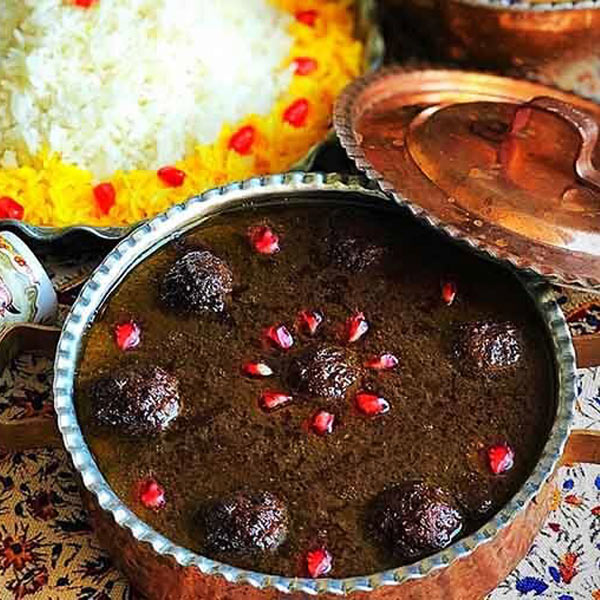 Chicken Stew With Pomegranate and Walnuts (Khoresht Fesenjan) Sweet